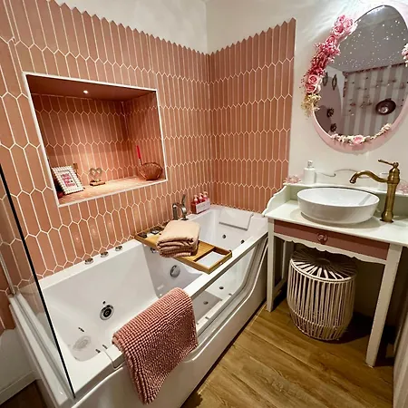 Romantic Room - Balneo - Ciel Etoile - Free Wifi - Netflix - Hyper Centre Pezenas Exterior photo