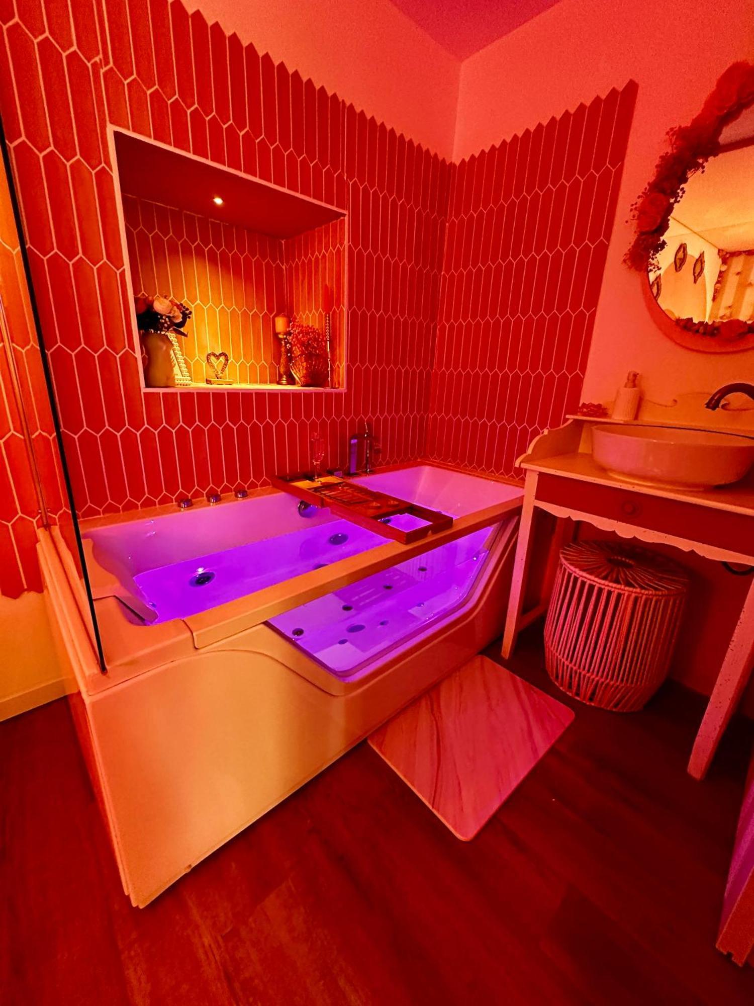 Romantic - Balneo - Ciel Etoile - Free Wifi - Netflix - Hyper Centre Apartment *