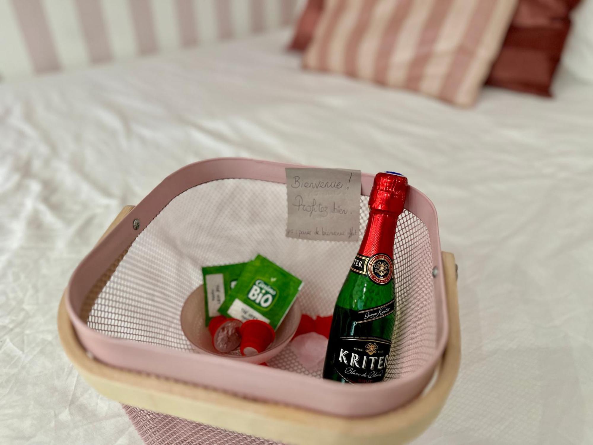 Apartment Romantic - Balneo - Ciel Etoile - Free Wifi - Netflix - Hyper Centre *